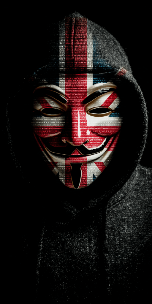 Person mit Hoodie und Guy-Fawkes-Maske im Union-Jack-Design auf dunklem Hintergrund